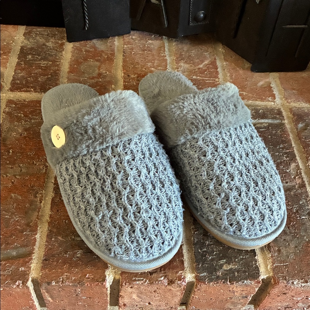 Kohl's Soft Gray Slippers - Picture 2 of 7